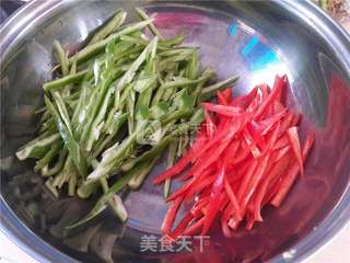 双椒肉丝的做法步骤:2