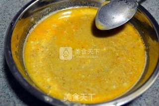 惹味蛋黄吮指虾,为大伙带来一道简易庆节菜的做法步骤:4