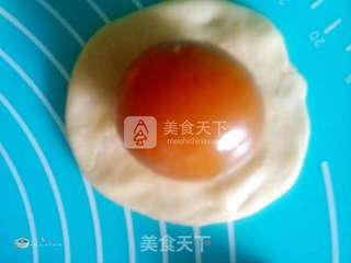 酥得掉渣的改良版蛋黄酥的做法步骤:10