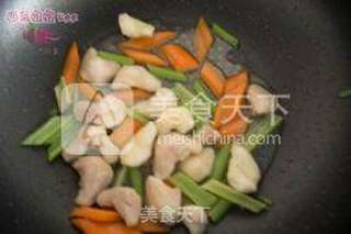江南味 活水鲜红菱小炒的做法步骤:6