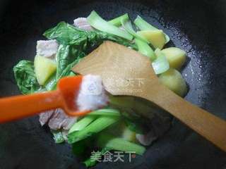 青菜咸肉煮土豆的做法步骤：5