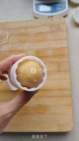 乳酪绿豆蓉月饼的做法步骤:11