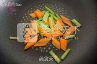 江南味 活水鲜红菱小炒的做法步骤:4