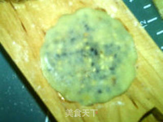 广式玉米芝麻月饼的做法步骤:16