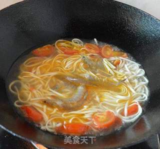 鲜虾番茄挂面的做法步骤:7