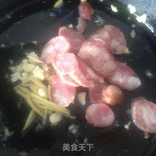 蒜苗小炒的做法步骤:4