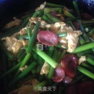 蒜苗小炒的做法步骤:6