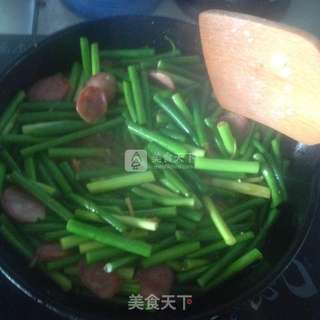 蒜苗小炒的做法步骤:5
