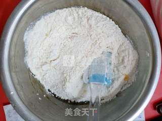 广式蛋黄板栗月饼的做法步骤:2