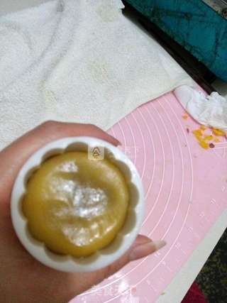 广式蛋黄板栗月饼的做法步骤:10