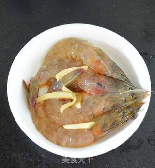 鲜虾番茄土司小披萨的做法步骤:2