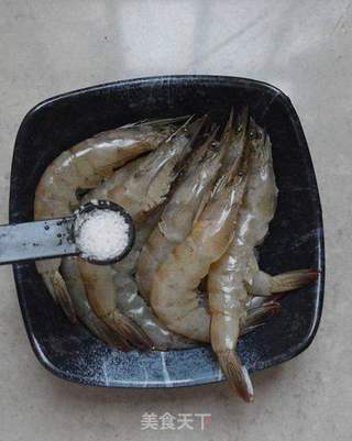 黑椒味烤虾的做法步骤:3