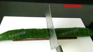 卧龙凉拌黄瓜的做法步骤:3