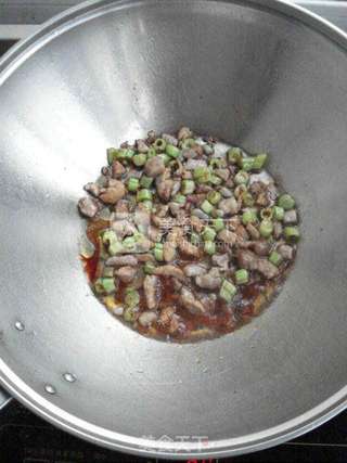 肉丁酱油炒饭的做法步骤:5