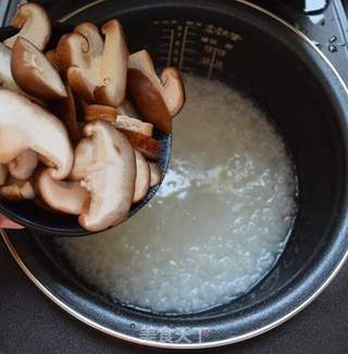 香菇鲜虾粥的做法步骤:8