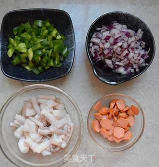 鱿鱼什锦披萨的做法步骤:4