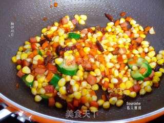 五彩火腿炒粒粒的做法步骤:5