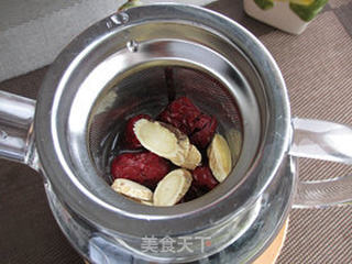 黄芪红枣茶的做法步骤:2