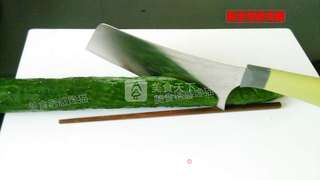 卧龙凉拌黄瓜的做法步骤:2