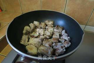 红烧排骨
的做法步骤:2
