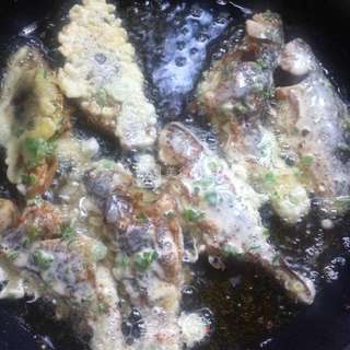葱香味酥炸鲫鱼的做法步骤:9