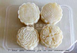 冰皮奶皇月饼的做法步骤:8