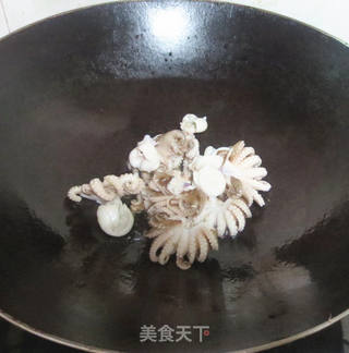 八爪鱼炒韭菜的做法步骤:6
