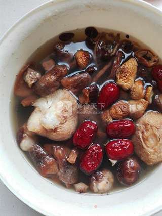 菌菇鸡汤的做法步骤:2