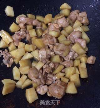 土豆焖鸡的做法步骤:5