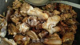板栗烧鸡的做法步骤:3