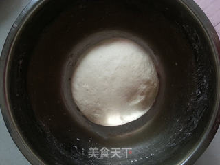 韭菜鸡蛋水煎包的做法步骤:2