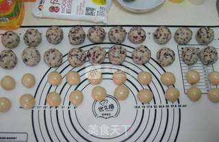 白豆沙蔓越莓广式月饼的做法步骤:11