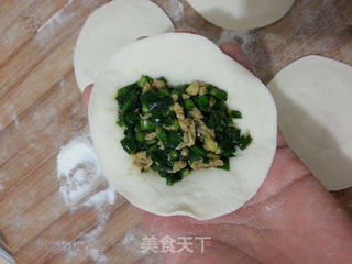 韭菜鸡蛋水煎包的做法步骤:9