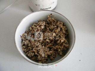香菇肉馅蒸饺的做法步骤:2