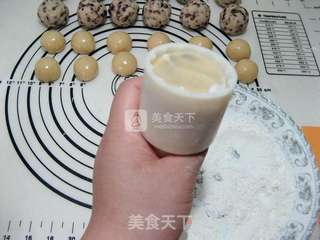 白豆沙蔓越莓广式月饼的做法步骤:17
