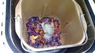 超好吃的面包机版鲜花酱——枸杞红枣红糖玫瑰花酱的做法步骤:5