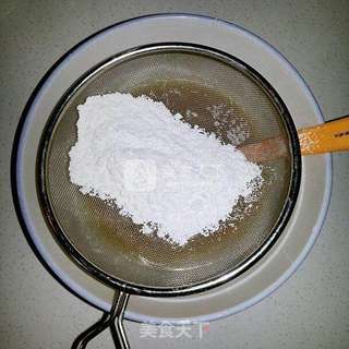 传统蛋黄莲蓉月饼(50克/个)的做法步骤:2