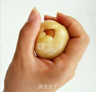 传统蛋黄莲蓉月饼(50克/个)的做法步骤:14