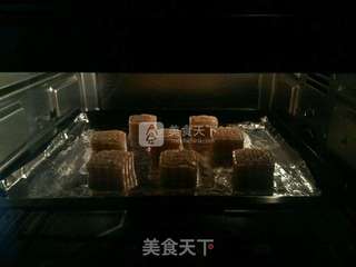 传统蛋黄莲蓉月饼(50克/个)的做法步骤:19