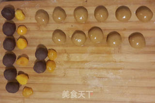 广式豆沙蛋黄月饼的做法步骤:3