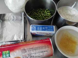 豌豆酸奶慕斯蛋糕的做法步骤:2
