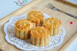 莲蓉咸蛋黄广式月饼的做法步骤:24