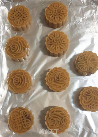 广式豆沙蛋黄月饼的做法步骤:9