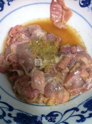 韭黄香干鸡胗的做法步骤:3