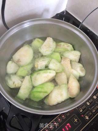 丝瓜瘦肉蛋汤的做法步骤：1