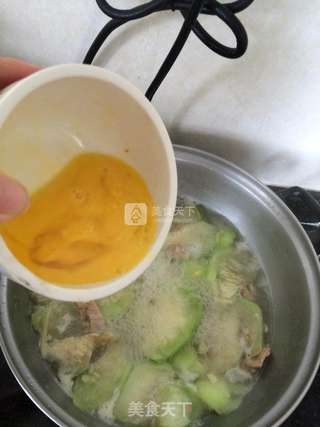丝瓜瘦肉蛋汤的做法步骤：3