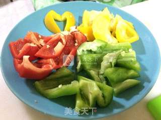 三椒鸡菇丁(别名:炒鸡好吃)的做法步骤:6