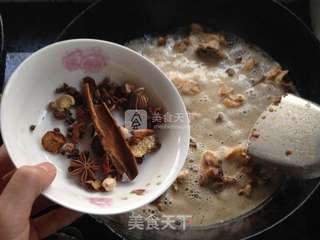 板栗烧鸡的做法步骤:9