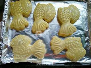 金鱼豆沙月饼的做法步骤:12