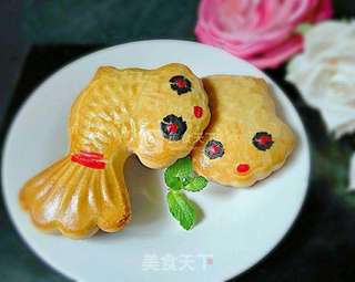 金鱼豆沙月饼的做法步骤:18